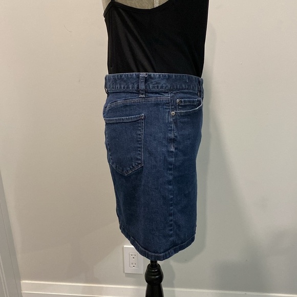 Ann Taylor Blue Jean Skirt Size 6 - Picture 11 of 12
